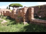 06788 ostia - regio i - insula ix - caseggiato dietro la curia (i,ix,1) - hof - bli ri suedosten - 09-2022.jpg